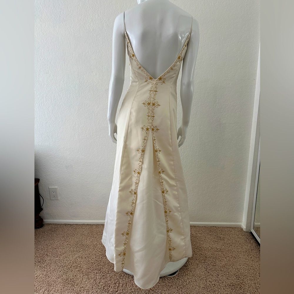 Betsy & Adam Gown White Beaded 90s Wedding Dress Net Underskirt Size 6